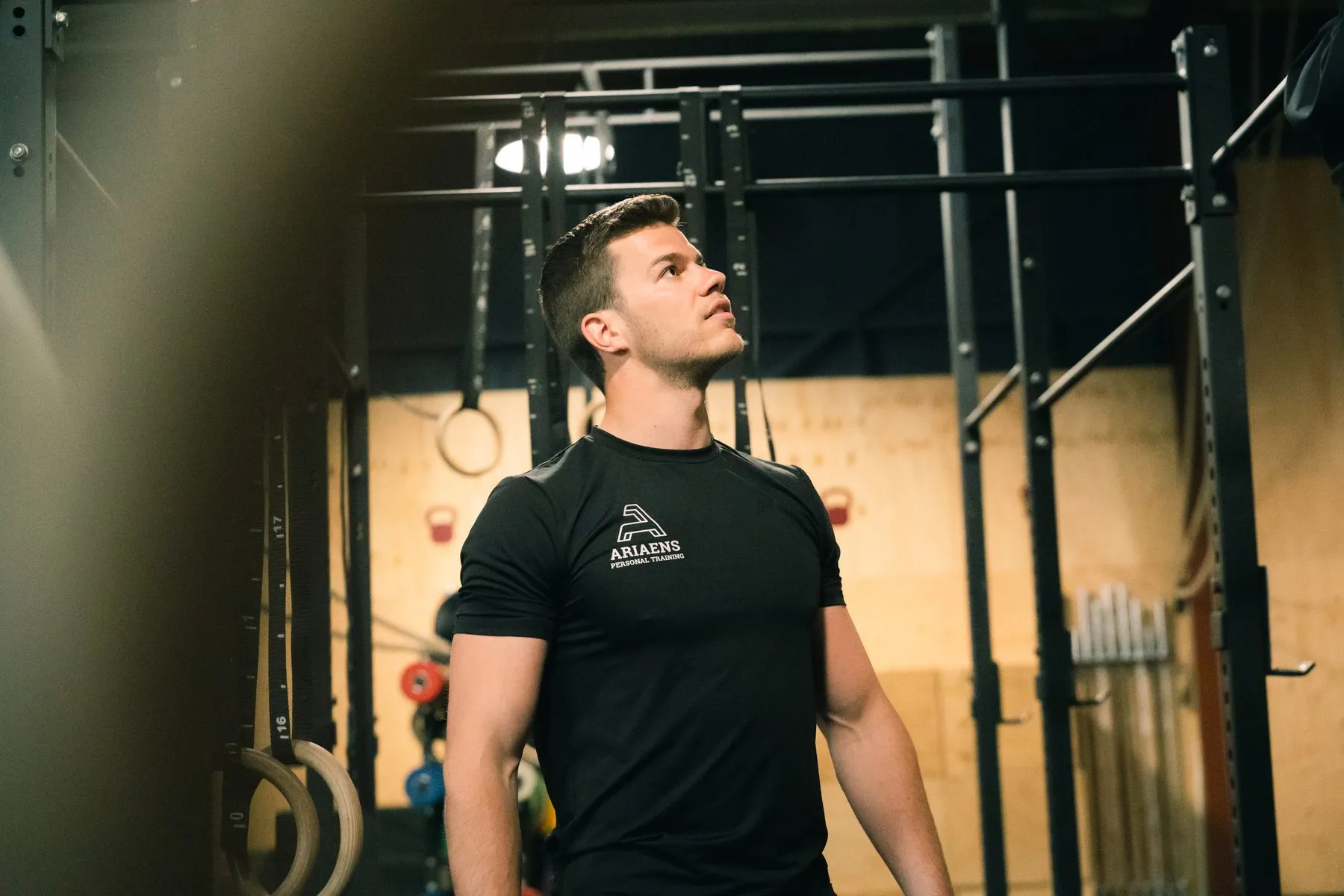 Stijn Ariaens, personal trainer in Wijchen, aan het werk in de sportschool